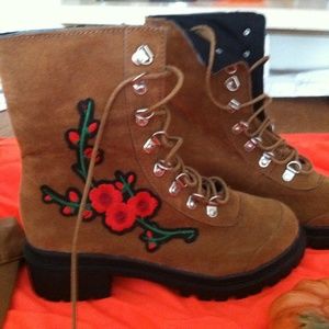 (PRICE DROP ) (Nwot) Faux Suede Hiking Boots